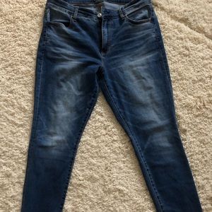 AEO High waisted jeans, great condition!